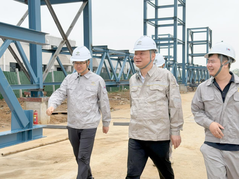 周鴻到公司岳陽(yáng)天辰大道管廊項(xiàng)目開(kāi)展“雙節(jié)”帶班檢查